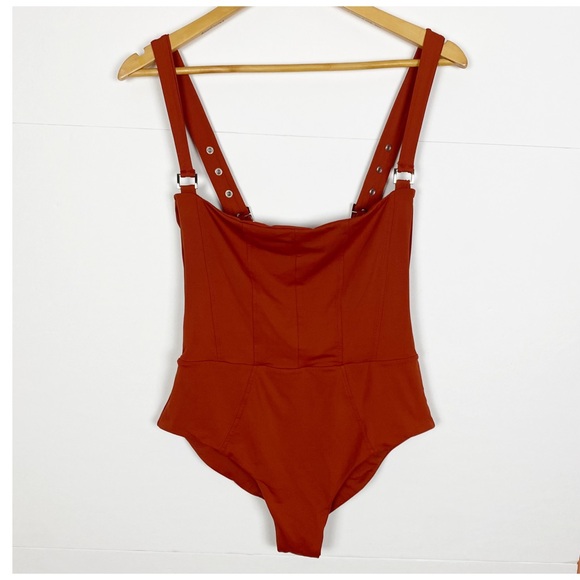 Revel Rey Hunter One-Piece Swimsuit Size Large
in Picante - Picture 5 of 9